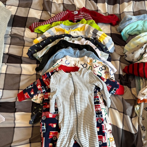 *SOLD* 3-6 month sleepers - Picture 2 of 3